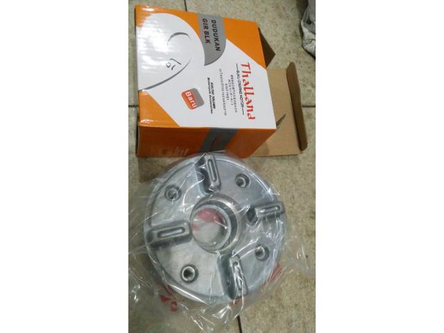 Dudukan Gear Belakang Revo Absolute